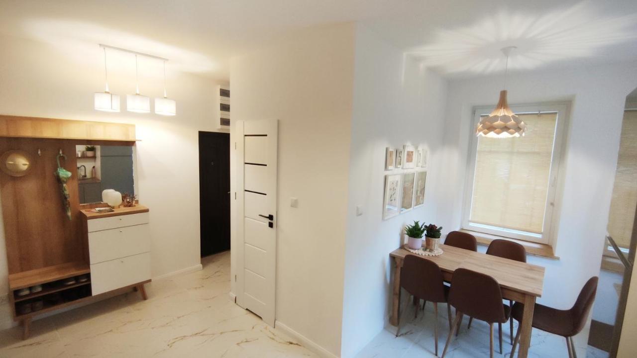 ヴァウブジフB&D Apartament Chelmiecアパートメント エクステリア 写真